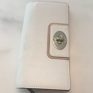 Kate spade wristlet Leather Creme/tan wallet